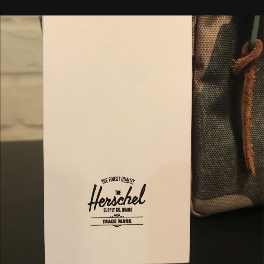 Hershel 5L travel bag - Picture 3 of 5